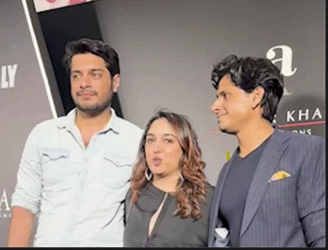 इवेंट के दौरान सलमान से मिलने आमिर खान के बेटे जुनैद पहुंचे