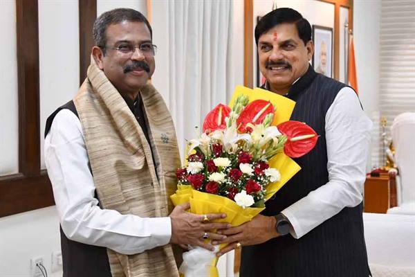 मुख्यमंत्री डॉ. यादव से केंद्रीय शिक्षा मंत्री श्री धर्मेंद्र प्रधान ने की भेंट