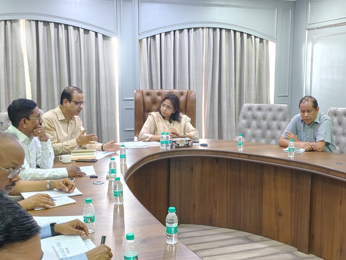 अपर मुख्य सचिव श्रीमती ऋचा शर्मा ने पंचायत एवं ग्रामीण विकास विभाग के कार्यों की समीक्षा की