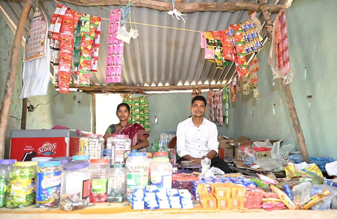 जब मुख्यमंत्री रुके एक छोटी-सी किराना दुकान पर… और सामने थी बदलाव की बड़ी कहानी