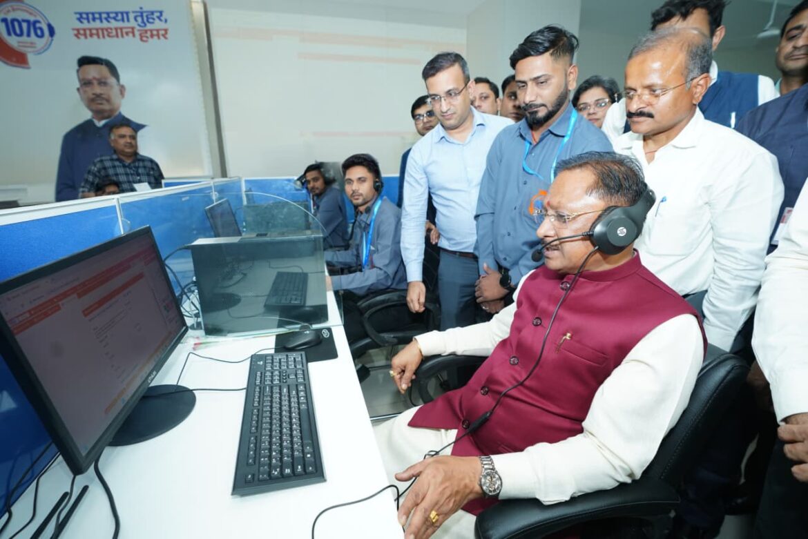 मुख्यमंत्री विष्णुदेव साय ने किया मुख्यमंत्री हेल्पलाइन एवं शिकायत प्रबंधन प्रणाली का अवलोकन