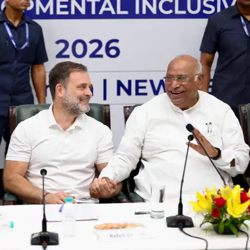 INDIA ब्लॉक की 2 साल बाद हुई 7वीं बैठक में सोमवार को 25 दलों के नेता शामिल हुए