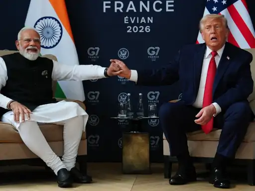 प्रधानमंत्री नरेंद्र मोदी (भारतीय समय अनुसार) पेरिस पहुंचे