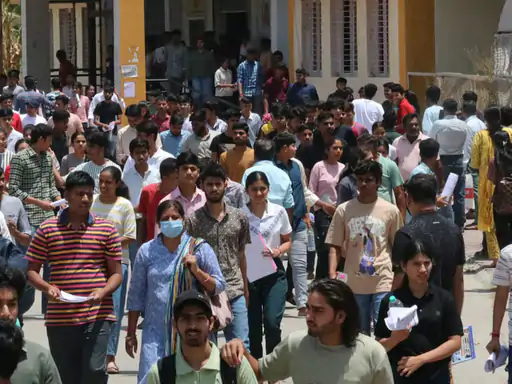 महाराष्ट्र में शिक्षक पात्रता परीक्षा (TET) का पेपर करीब 24 घंटे पहले लीक हो गया