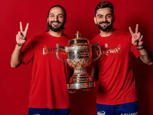 रॉयल चैलेंजर्स बेंगलुरु (RCB) ने लगातार दूसरी बार IPL खिताब जीतने के बावजूद बेंगलुरु में विक्ट्री परेड नहीं निकालने का फैसला किया