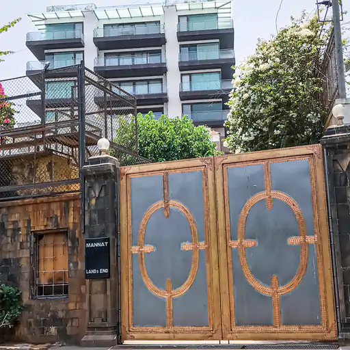 याचिकाकर्ता की नीयत पर उठाए सवाल सुनवाई के दौरान सुप्रीम कोर्ट ने याचिका दायर करने वाले मुंबई के सामाजिक कार्यकर्ता संतोष दौंडकर की नीयत पर सवाल उठाए
