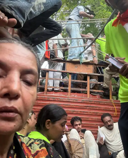 नीट परीक्षा में गड़बड़ी और शिक्षा सुधारों को लेकर दिल्ली में चल रहे कॉकरोच जनता पार्टी (CJP) के आंदोलन पर बॉलीवुड दो धड़ों में बंट गया