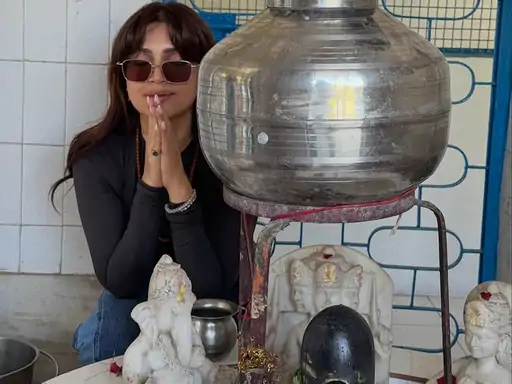 अभिनेत्री भूमि पेडनेकर अपने एक मंदिर दौरे के वीडियो को लेकर सोशल मीडिया पर ट्रोल्स के निशाने पर आ गई