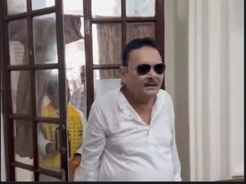 पश्चिम बंगाल में तृणमूल कांग्रेस (TMC) के सीनियर लीडर मदन मित्रा ने ममता बनर्जी का साथ छोड़ दिया