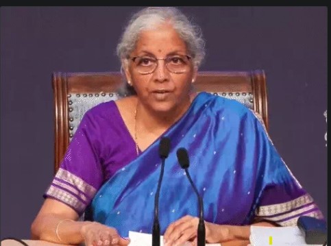 केन्द्रीय वित्त मंत्री निर्मला सीतारमण ने इनकम टैक्स विभाग को आम जनता की भलाई के लिए काम करने की सख्त हिदायत दी