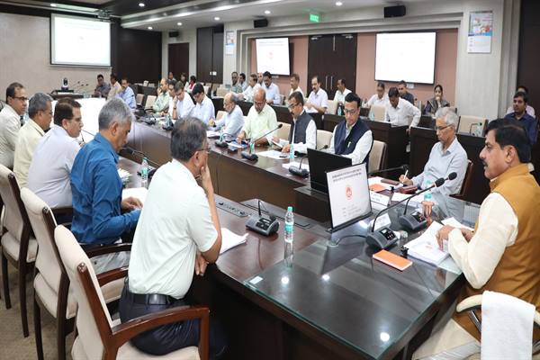 “स्कूल चलें अभियान के दौरान ही कराएं सांदीपनि विद्यालय भवनों का लोकार्पण : मुख्यमंत्री डॉ. यादव
