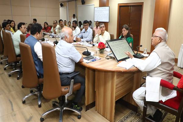 वन अधिकार अधिनियम का क्रियान्‍वयन समन्‍वय से करें: राज्यपाल श्री पटेल