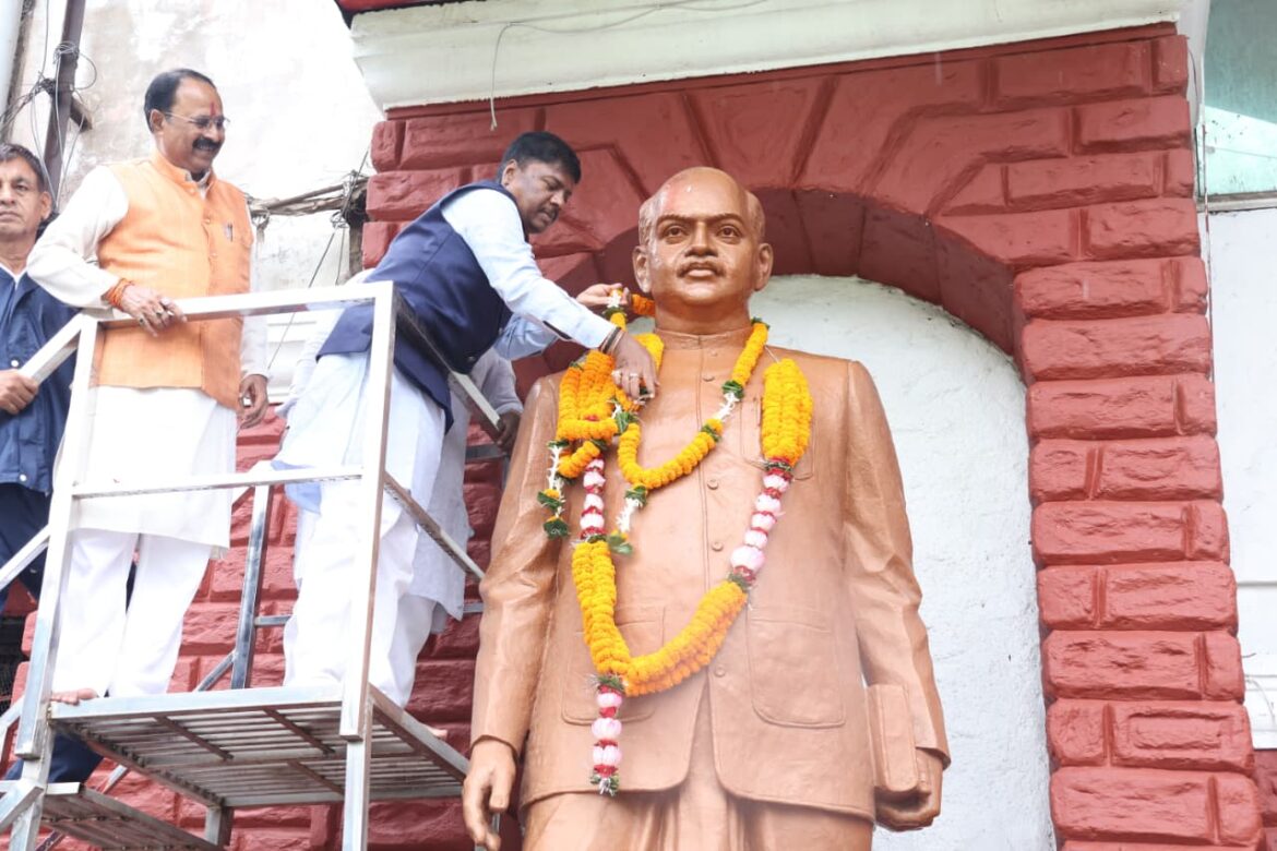 डॉ. श्यामा प्रसाद मुखर्जी की जयंती पर वन मंत्री  कश्यप ने अर्पित की पुष्पांजलि