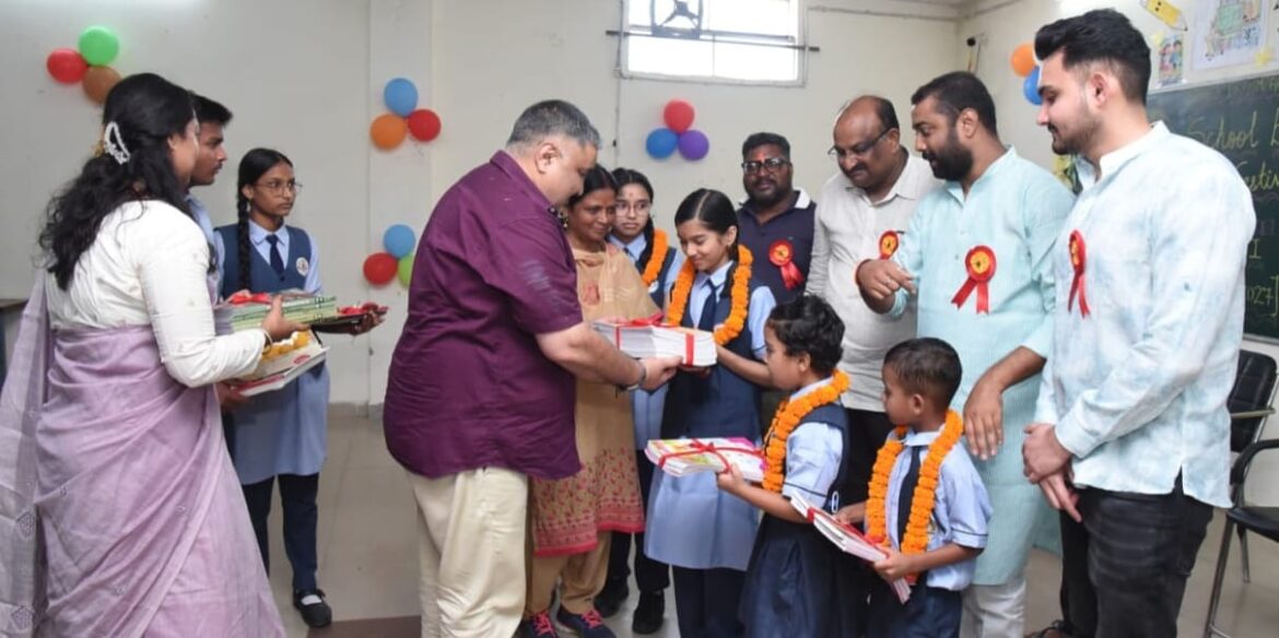 बेटियों के सपनों को मिली नई उड़ान, शाला प्रवेश उत्सव में शामिल हुए पर्यटन एवं संस्कृति मंत्री राजेश अग्रवाल