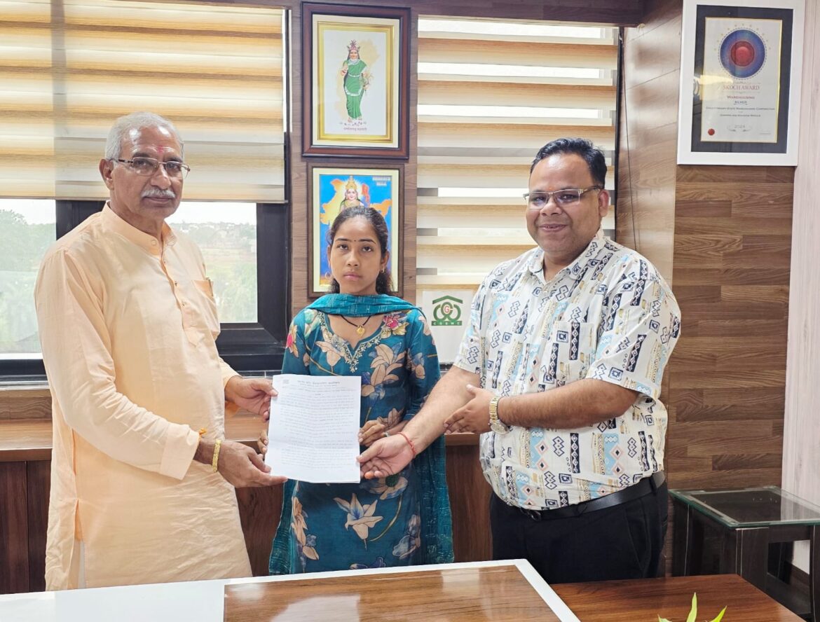छत्तीसगढ़ स्टेट वेयरहाउसिंग कार्पोरेशन के कर्मचारियों को उपहार