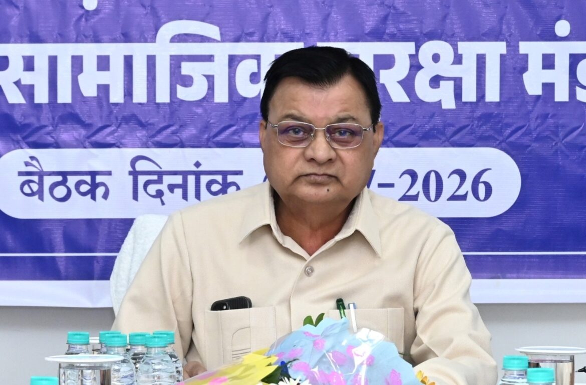 श्रम मंत्री की बैठक में बड़ा फैसला- असंगठित श्रमिकों के लिए बनेंगी नई योजनाएं