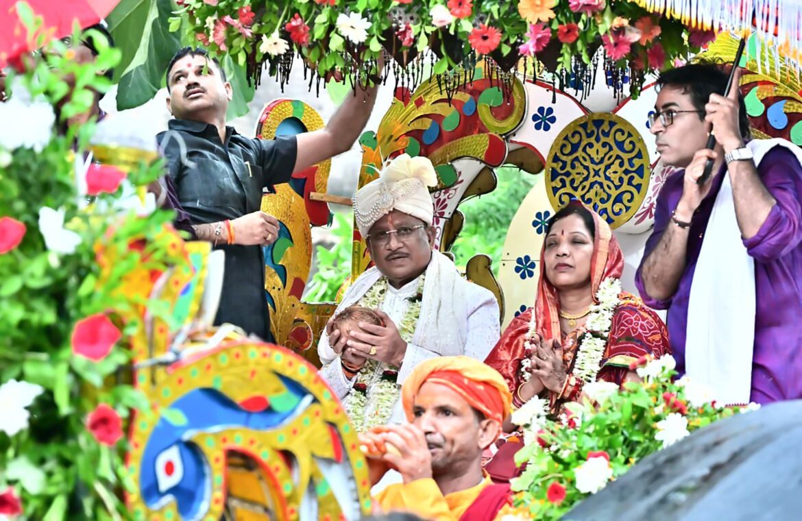 Shri Vishnu Deo Sai pulls Lord Shri Jagannath’s Rath at Dokra Yatra, performs Gajapati Maharaja tradition, reiterates welfare initiatives