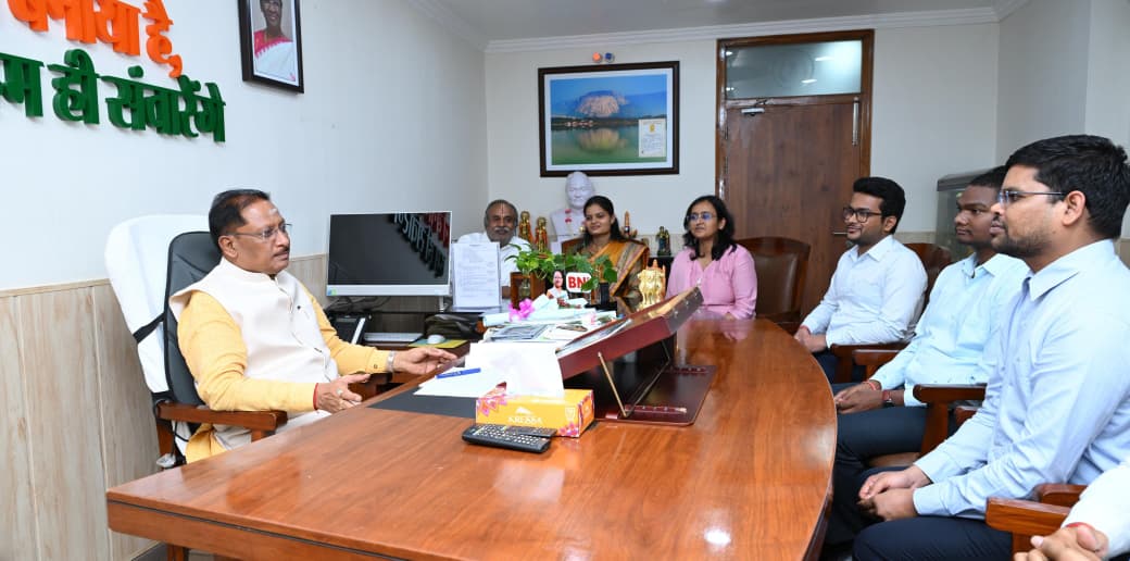 मुख्यमंत्री विष्णुदेव साय ने अंतरराष्ट्रीय लोक कलाकार विक्रम यादव के उपचार के दिए निर्देश