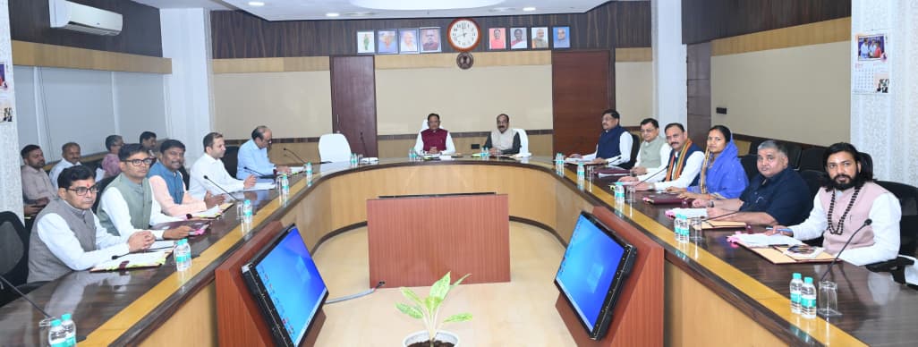 मुख्यमंत्री विष्णुदेव साय ने अंतरराष्ट्रीय लोक कलाकार विक्रम यादव के स्वास्थ्य की जानकारी ली : परिजनों से दूरभाष पर की चर्चा, बेहतर उपचार सुनिश्चित करने जिला प्रशासन को दिए निर्देश