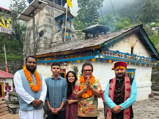 प्रसिद्ध टीवी सीरियल “तारक मेहता का उल्टा चश्मा” के निर्माता असित कुमार मोदी त्रियुगीनारायण मंदिर पहुंचे
