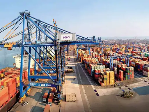 अडाणी पोर्ट्स एंड स्पेशल इकोनॉमिक जोन लिमिटेड (APSEZ) ने वित्त वर्ष 2026-27 की पहली तिमाही (अप्रैल-जून) के नतीजे घोषित कर दिए