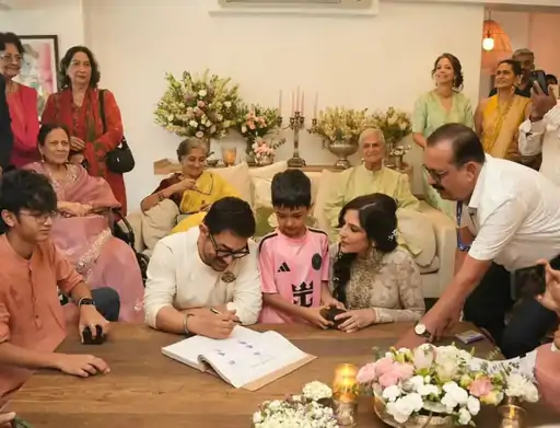 मशहूर कहावत है कि ‘दूसरा मौका सिर्फ कहानियां देती हैं, जिंदगी नहीं’, लेकिन बॉलीवुड के मिस्टर परफेक्शनिस्ट आमिर खान ने ये कहावत गलत साबित कर दी