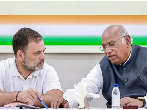 राहुल गांधी और कांग्रेस अध्यक्ष मल्लिकार्जुन खड़गे लगातार दूसरे साल लाल किले पर स्वतंत्रता दिवस समारोह में शामिल नहीं हुए