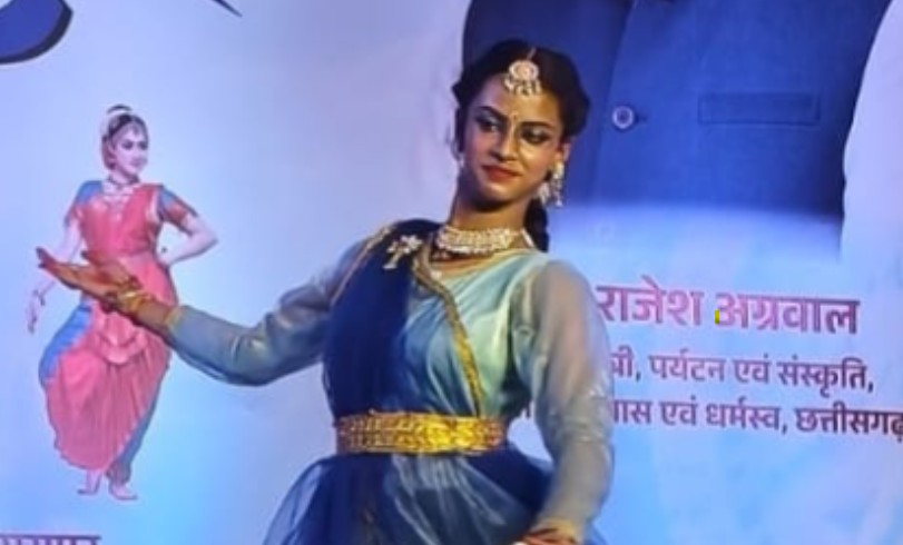 घुमड़ते बादलों के बीच मुक्ताकाशी मंच पर साकार हुआ ‘पावस प्रसंग’