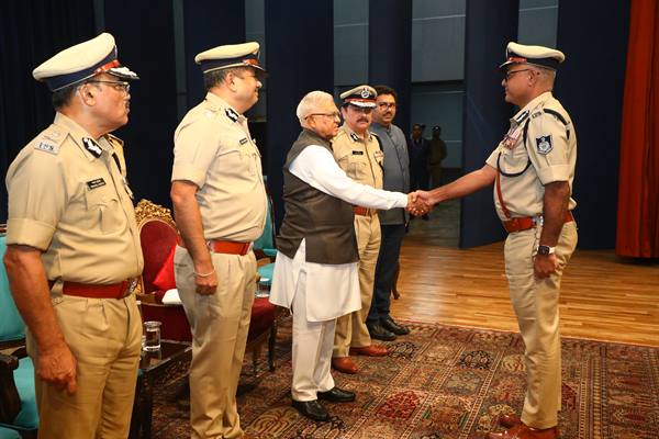 पदक उत्कृष्ट सेवाओं की पहचान और भावी जिम्मेदारियों का प्रतीक : राज्यपाल श्री पटेल