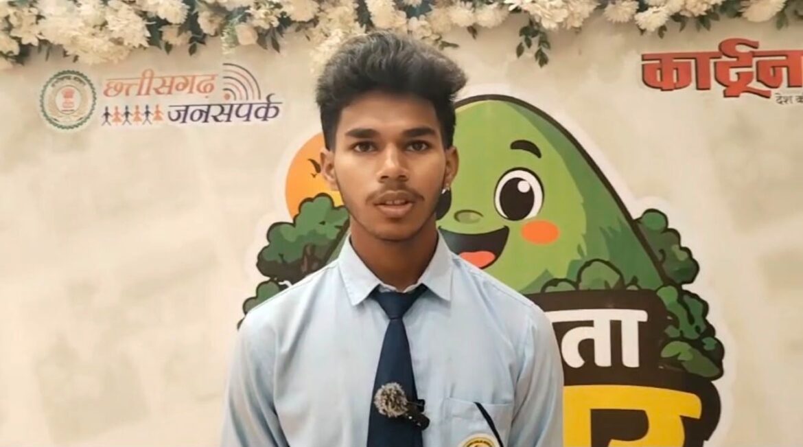 मुस्कुराता बस्तर कार्यशाला में बच्चों की कला ने बिखेरे रंग
