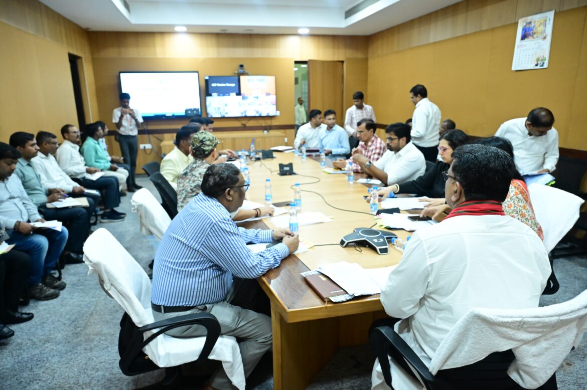 उप मुख्यमंत्री विजय शर्मा ने पुनर्वास एवं नक्सल प्रभावित परिवारों के लिए संचालित योजनाओं की समीक्षा की