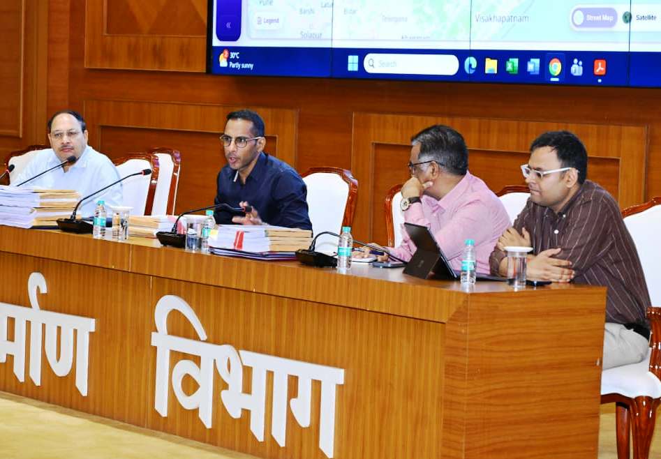 लोक निर्माण विभाग के सचिव ने सड़क एवं भवन निर्माण कार्यों की प्रगति की समीक्षा की
