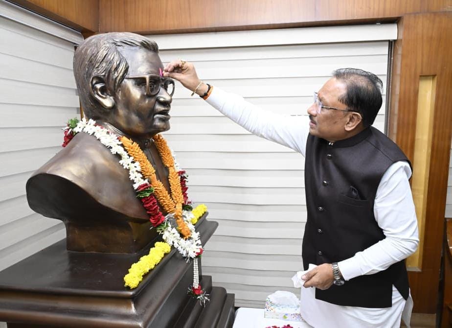 अटल जी के संकल्प और दूरदर्शी नेतृत्व ने छत्तीसगढ़ को दी नई पहचान, सुशासन और अंत्योदय की राह पर आगे बढ़ रहा प्रदेश : मुख्यमंत्री साय