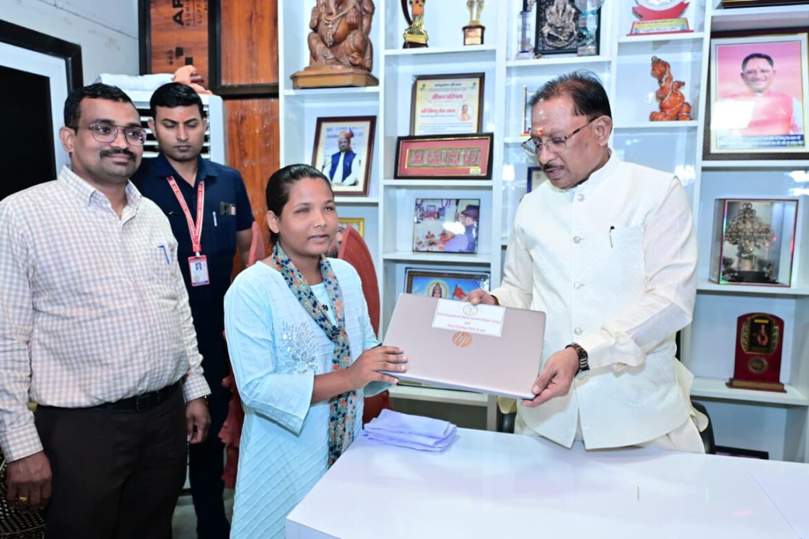 दृष्टिबाधा नहीं बनी बाधा, जयमंती के सपनों को मिली डिजिटल उड़ान