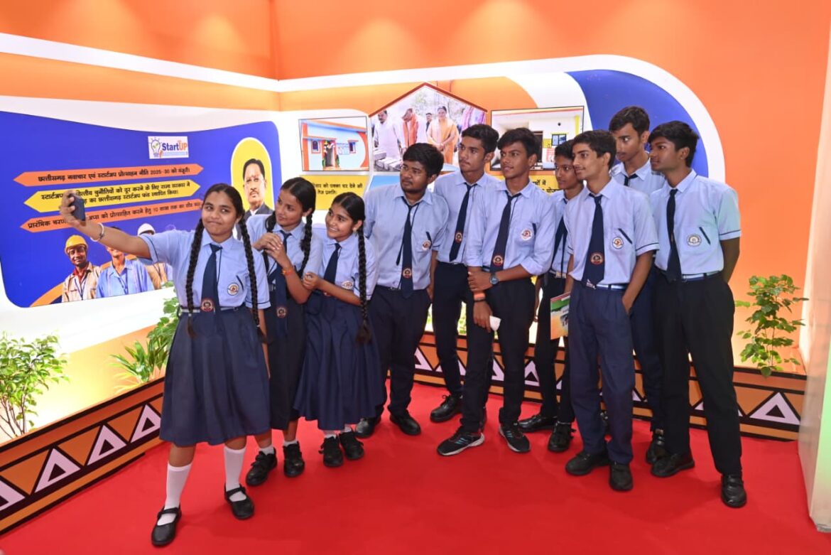 टाउन हॉल की छायाचित्र प्रदर्शनी का हुआ समापन, इतिहास से विकास तक की यात्रा ने किया प्रभावित