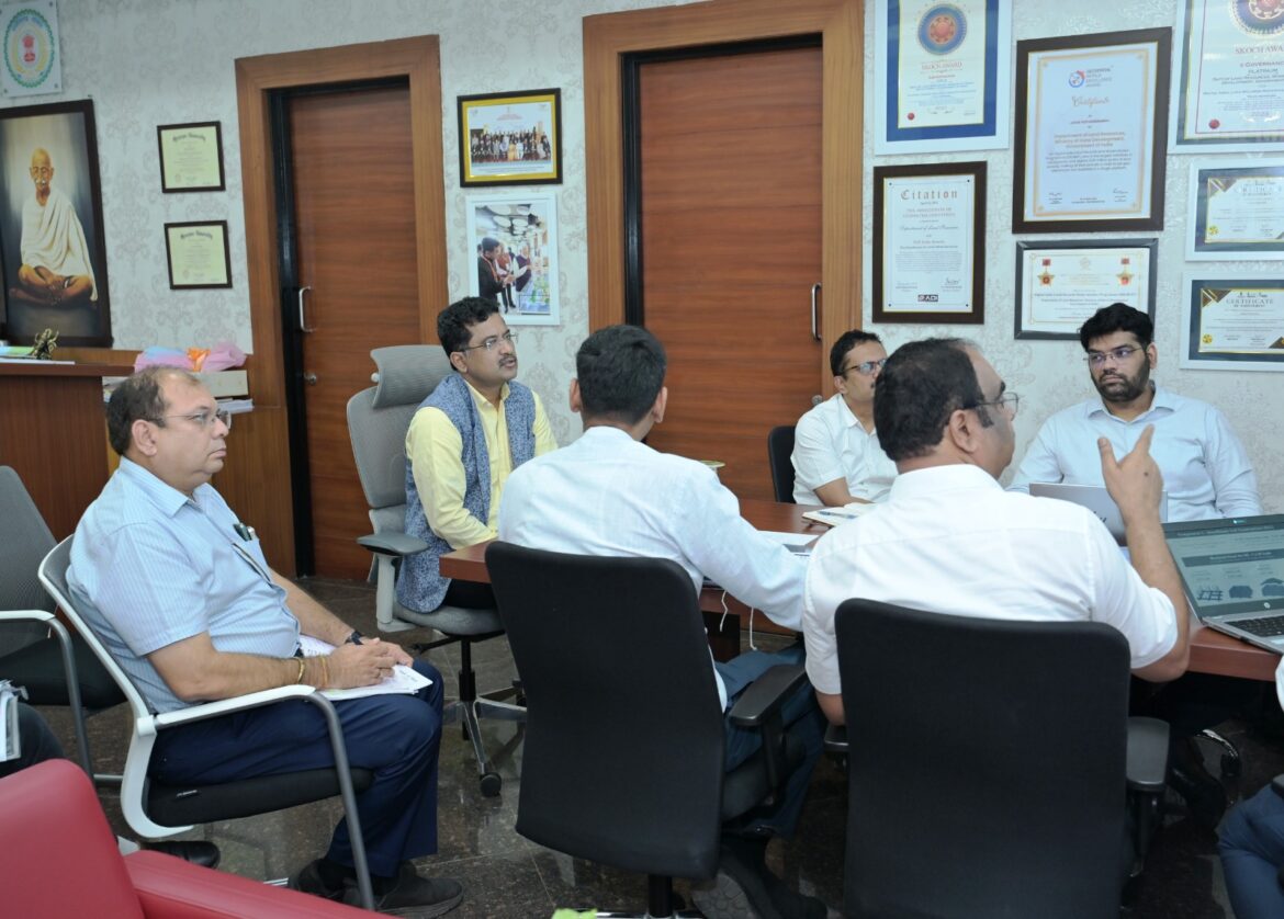 नगरीय प्रशासन विभाग के प्रमुख सचिव सोनमणि बोरा ने ई-बस योजना, पीएम आवास और वेस्ट-टू-एनर्जी परियोजना की समीक्षा की