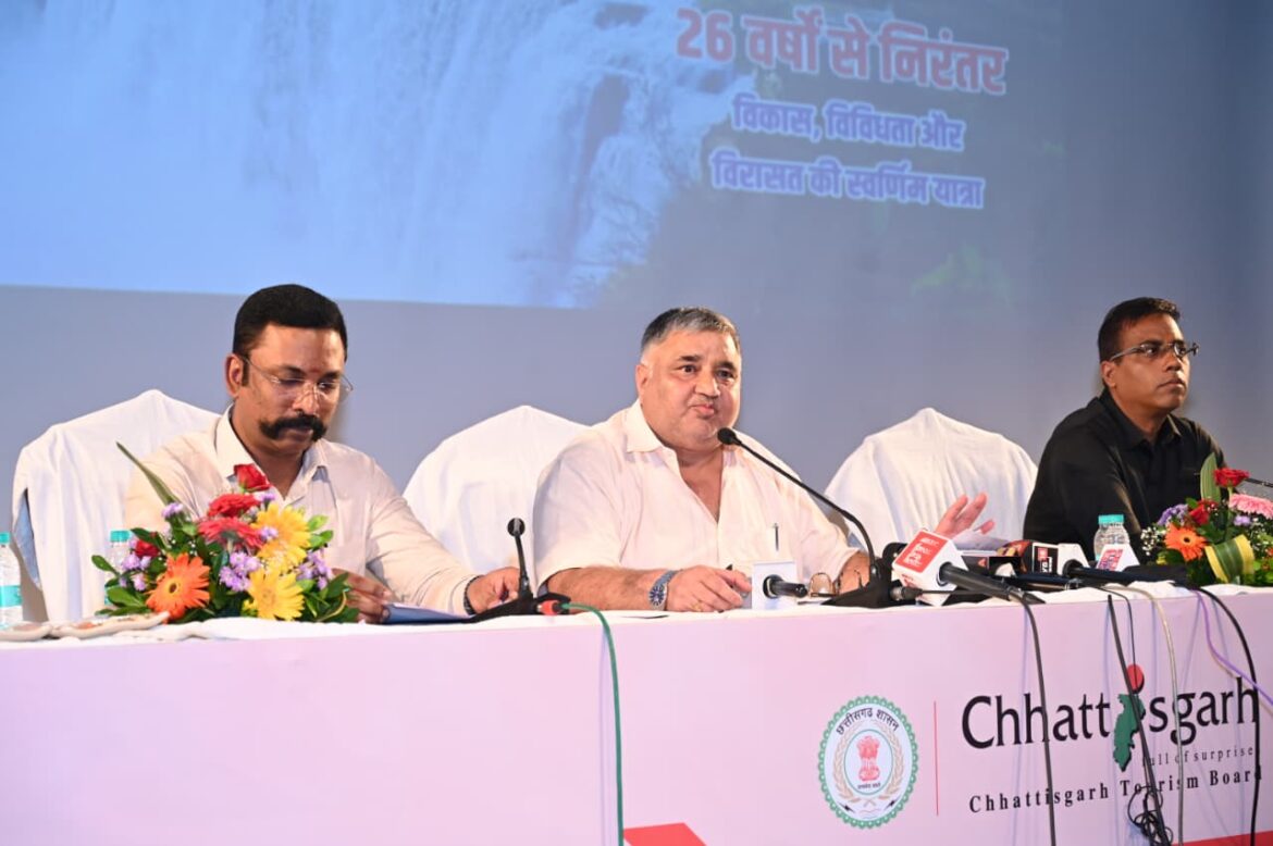 मंत्री पर्यटन, संस्कृति, धार्मिक न्यास एवं धर्मस्व राजेश अग्रवाल एवं सचिव, छत्तीसगढ़ शासन डॉ. एस भारती दासन विभागीय गतिविधियों एवं उपलब्धियों पर आज छत्तीसगढ संवाद के आडिटोरियम (अटल नगर, नवा रायपुर) में संयुक्त रूप से प्रेस कॉन्फ्रेंस को संबोधित करते हुए