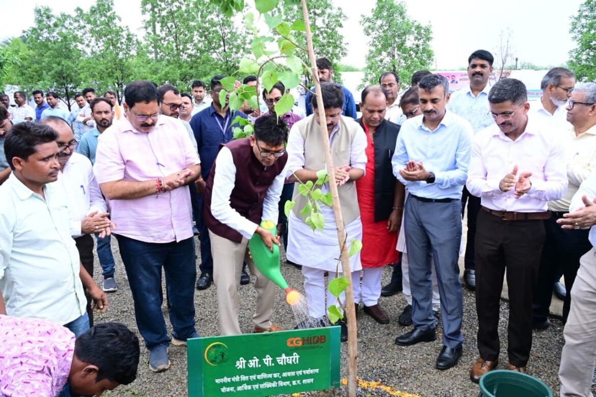 नवा रायपुर को देश की अग्रणी ग्रीनफील्ड सिटी के रूप में विकसित करने पर जोर : आवास एवं पर्यावरण मंत्री ओ.पी. चौधरी