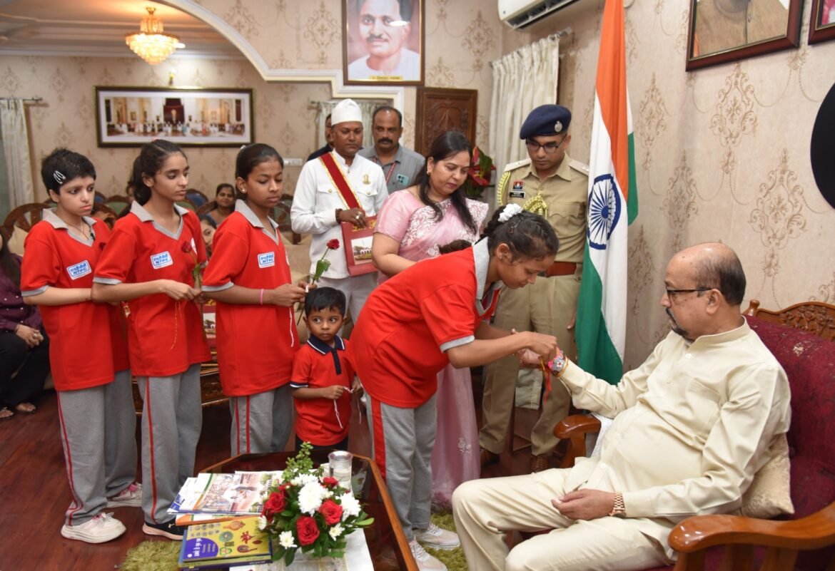 लोक भवन में गूंजा अपनत्व का संदेश, दिव्यांग बच्चों ने राज्यपाल रमेन डेका को बांधा रक्षा सूत्र