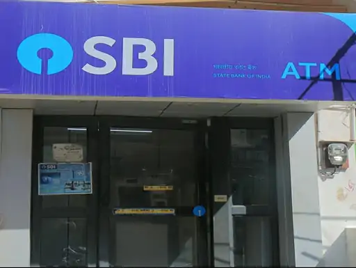 स्टेट बैंक ऑफ इंडिया (SBI) ने बेसिक सेविंग्स बैंक डिपॉजिट (BSBD) खाताधारकों के लिए सर्विस चार्ज के नियमों में बदलाव किया है