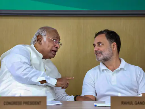 राहुल गांधी ने  कहा कि नरेंद्र मोदी का शासन आखिरी दौर में है और उनके उत्तराधिकारी की तलाश चल रही