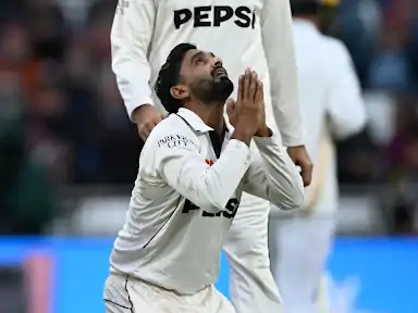 इंग्लैंड के हेडिंग्ले मैदान पर इंग्लैंड और पाकिस्तान के बीच खेले जा रहे पहले टेस्ट के दूसरे दिन पाकिस्तान के स्पिनर अली उस्मान ने 5 विकेट लिए