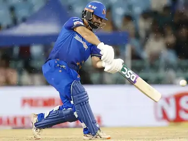 लखनऊ के इकाना क्रिकेट स्टेडियम में सोमवार को रिंकू सिंह ने 414.29 के स्ट्राइक रेट से बल्लेबाजी करते हुए सिर्फ 7 गेंदों पर 29 रन बनाए