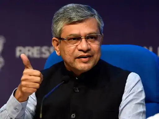 केंद्रीय आईटी मंत्री अश्विनी वैष्णव ने शुक्रवार को कहा कि गूगल एक्सपोर्ट के लिए पिक्सल फोन सहित अपने डिवाइसेस के प्रोडक्शन का एक बड़ा हिस्सा चीन से भारत शिफ्ट कर सकती