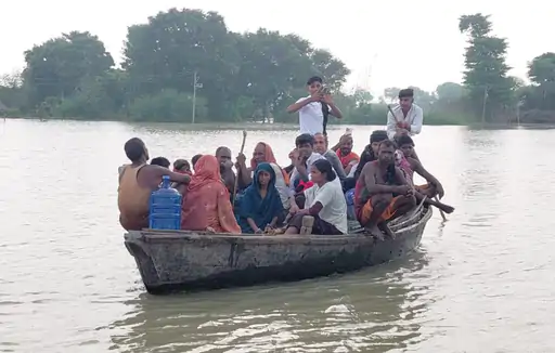 यूपी में लगातार हो रही बारिश से नदियां उफान पर