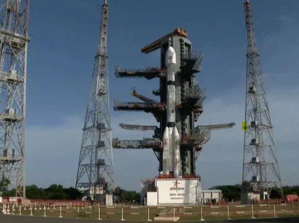 भारतीय अंतरिक्ष अनुसंधान संगठन (ISRO) ने गुरुवार की देर रात रात 2:55 बजे भारत के पहले EOS-05 इमेजिंग सैटेलाइट का सफल लॉन्च किया