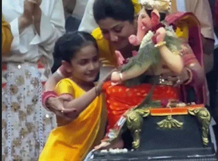 गणेश चतुर्थी के मौके पर बॉलीवुड में गणेश उत्सव का माहौल बना हुआ