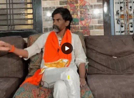 मराठा एक्टिविस्ट मनोज जरांगे ने गुरुवार को 20 दिन से जारी भूख हड़ताल खत्म कर दी