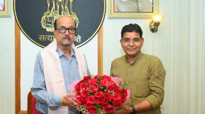 राज्यपाल  रमेन डेका से मंत्री  टंकराम वर्मा ने की सौजन्य भेंट