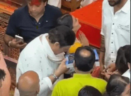 बॉलीवुड अभिनेता गोविंदा अपनी रूमर्ड गर्लफ्रेंड और पत्नी सुनीता आहूजा के साथ जारी अनबन की खबरों को लेकर चर्चा में
